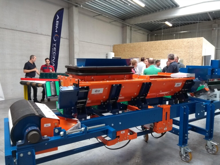 Présentation du matériel lors de l'inauguration de Tournai