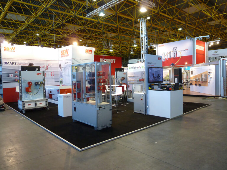Montage du stand SEW-EURODRIVE à Indumation Kortrijk